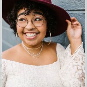 Meet your Posher, Riana